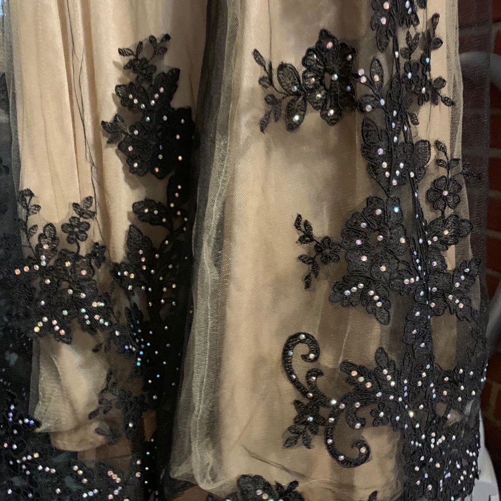 Dress - Picture 6 of 6